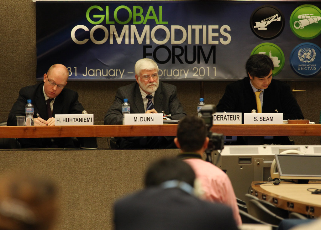 Oil Market Supply Signals: What Are the Real Trends?