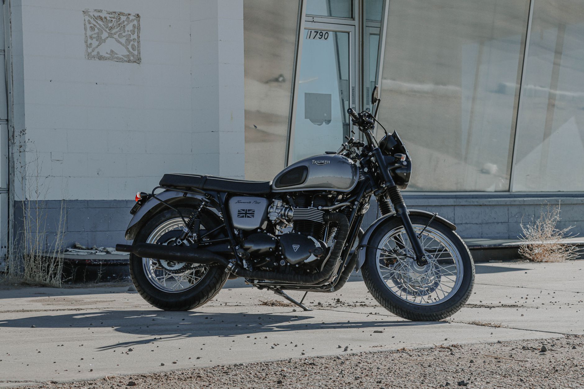 Triumph Bonneville 400 Comparison: The Best Rivals Reviewed